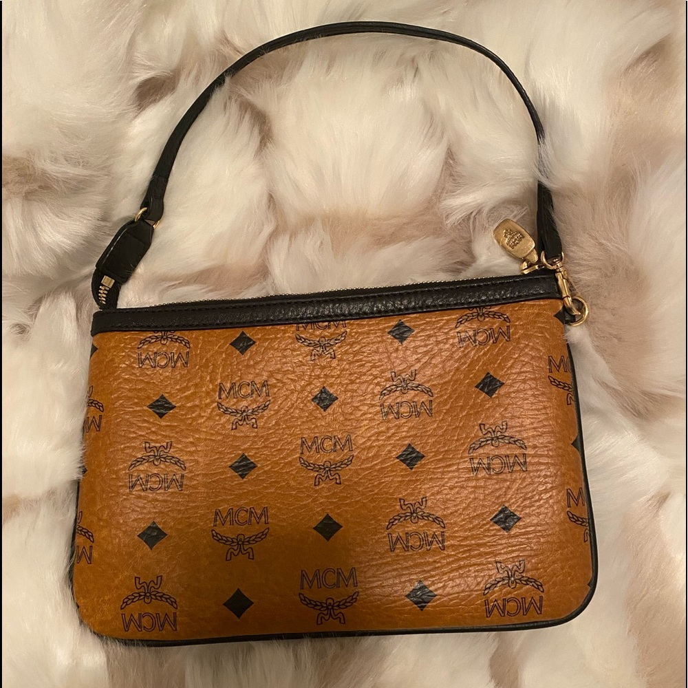 Authentic MCM Limited Edition Shopper with Studs (3-piece set) - Picture 8 of 17